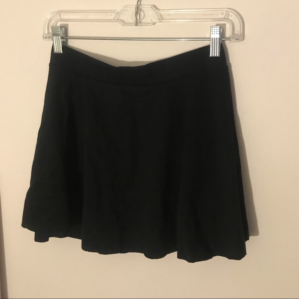Black flowy sexy fit mini skirt